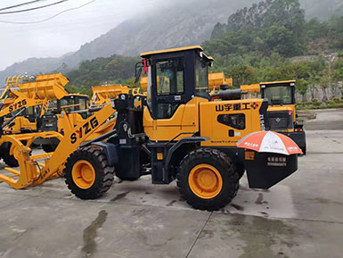 恭喜羅總喜提新車，山宇裝載機(jī)940走起，山宇重工，助您成功！